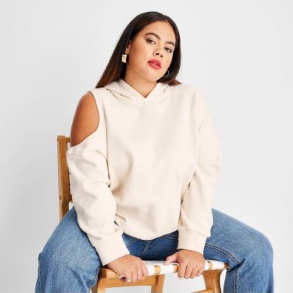Future Collective Sz.M Cream Cold Shoulder Hoodie